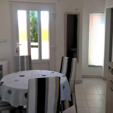 Apartment Kamelia